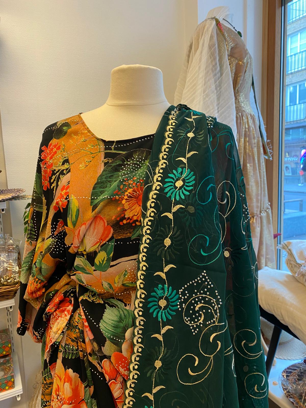 Dirac / Baati Dress #9 Extras Grmawit