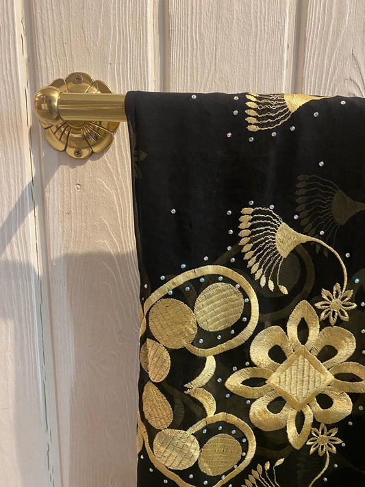 Rhinestone Shawl – Elegant & Cozy Grmawit