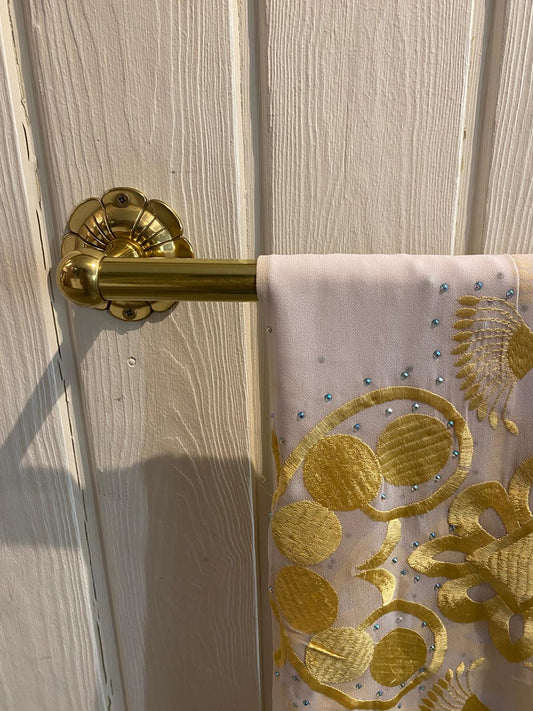 White Rhinestone Shawl – Elegant & Cozy Extras Grmawit